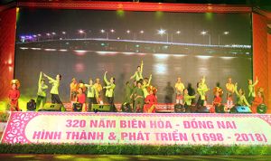 Âm vang hào khí 320 năm