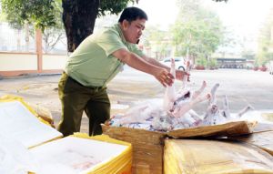 ​Gần tết, tràn lan hàng hóa “3 không”