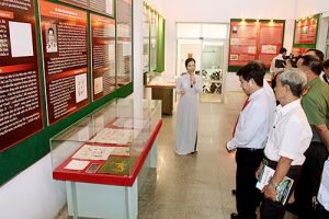 Chuyện từ những kỷ vật thêu…