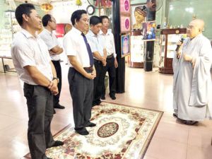 ​Chủ tịch Ủy ban MTTQ Việt Nam tỉnh Huỳnh Văn Tới thăm cơ sở Phật giáo dịp Tết Nguyên tiêu