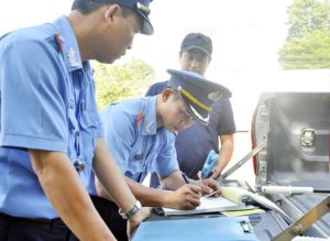 Xử phạt nặng để hạn chế vi phạm giao thông