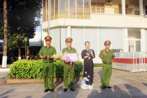 ​Khen thưởng đột xuất việc triệt phá thành công nhóm đối tượng hoạt động “tín dụng đen”
