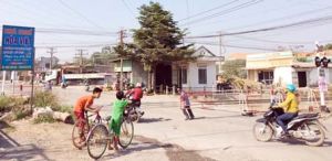 ​Vượt rào chắn đường ngang, cần xử lý nghiêm
