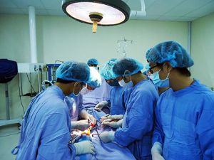 Ngăn “dòng chảy chất xám” ở bệnh viện công lập