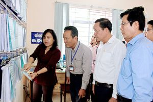 Tiếp tục đơn giản hóa thủ tục hành chính, tạo thuận lợi cho người dân, doanh nghiệp