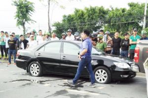 ​Bắt, khám xét nhà giám đốc liên quan vụ chặn xe gây rối tại xã Hiệp Hòa