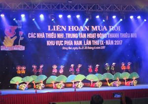 Mang kịch rối đến với thiếu nhi vùng xa