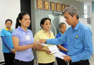 Chia sẻ với người lao động hoàn cảnh khó khăn