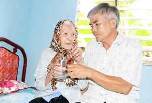 ​Sâu nặng nghĩa tình với người có công