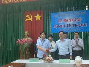 Lễ bàn giao Cổng Thông tin điện tử tỉnh về Văn phòng UBND tỉnh