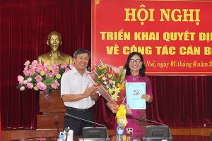 ​Trao quyết định nghỉ hưu cho Phó chủ tịch Ủy ban MTTQ Việt Nam tỉnh Bùi Thị Liễu