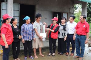 Chia sẻ với bà con vùng lũ