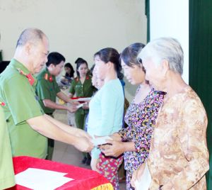 Chú trọng hoạt động phong trào ở địa bàn giáp ranh