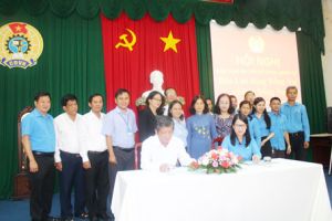 ​Bàn giao bộ máy tổ chức, nhân sự của Báo Lao động Đồng Nai về Báo Đồng Nai