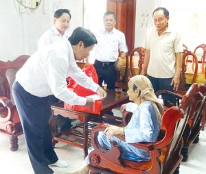 ​Trọn nghĩa vẹn tình với người có công