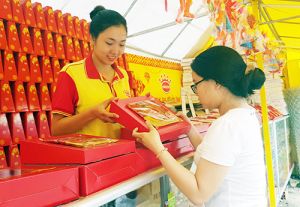 Thị trường bánh trung thu: Khó kiểm soát bánh ngoại, bánh handmade