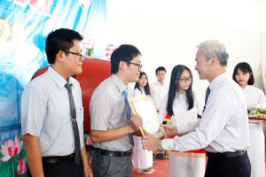 Lãnh đạo tỉnh tham dự Lễ khai giảng năm học mới