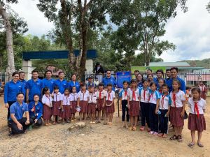 Trao quà "Tiếp sức đến trường" cho học sinh huyện Tân Phú