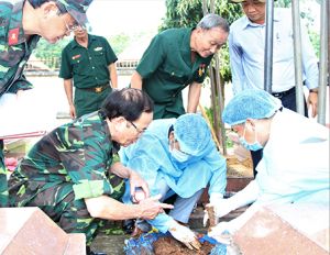 ​Lấy mẫu sinh phẩm để xác định danh tính 42 liệt sĩ