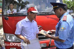 ​Ra quân kiểm tra, xử lý xe đưa đón học sinh mất an toàn