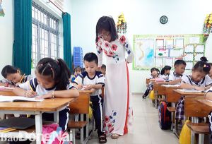 ​Giáo viên trẻ vượt khó bám nghề