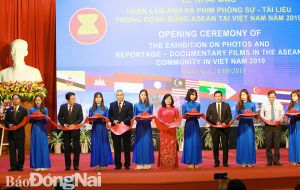 ​Khai mạc triển lãm Ảnh và phim phóng sự - tài liệu trong cộng đồng ASEAN năm 2019