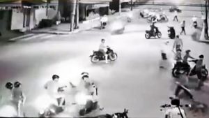 ​Truy bắt hàng chục thanh niên dùng hung khí náo loạn đường phố