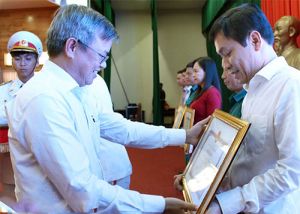 Tiếp tục xây dựng nền quốc phòng toàn dân vững mạnh