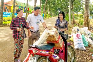 Đổi rác lấy quà, cửa nhà thêm sạch