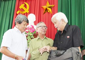 ​Đại biểu Quốc hội tiếp xúc cử tri trước Kỳ họp thứ 8 (Quốc hội khóa XIV): Tiếp tục xem xét, giải quyết kiến nghị của cử tri