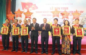 ​Lễ tôn vinh Doanh nghiệp xuất sắc, Doanh nhân xuất sắc lần thứ VII-2019: Cộng đồng doanh nghiệp, doanh nhân đóng góp lớn cho phát triển kinh tế