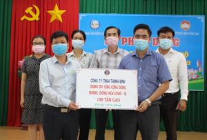 Công ty Thanh Bình ủng hộ 100 tấn gạo cho quỹ phòng, chống dịch Covid-19 của tỉnh