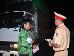 Xử lý nghiêm xe chở quá khổ