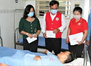 UBND tỉnh thăm, hỗ trợ nạn nhân trong vụ tai nạn lao động đặc biệt nghiêm trọng tại Giang Điền