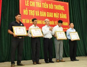 Các hộ dân đầu tiên nhận tiền bồi thường dự án sân bay Long Thành