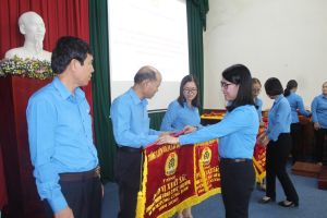 Thi đua sản xuất, đồng hành cùng doanh nghiệp ổn định, phát triển