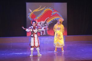 Đưa đời sống thực tiễn lên sân khấu