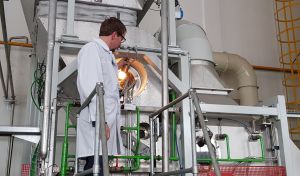 Tạo điều kiện các chuyên gia nước ngoài nhập cảnh để làm việc