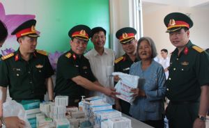 Ra quân “Ngày môi trường quân dân”