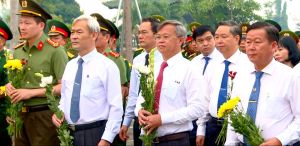 Viếng Nghĩa trang liệt sĩ tỉnh Ngày Thương binh liệt sĩ