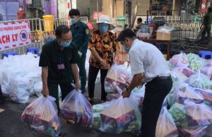 Nhiều tấm lòng đồng hành chống dịch