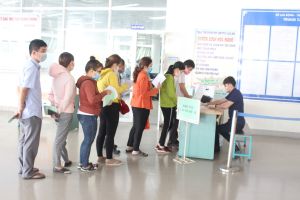 Người lao động vất vả tìm việc
