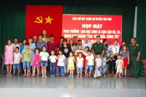 Huyện Tân Phú tuyên dương 40 con cán bộ chiến sĩ học giỏi sống tốt