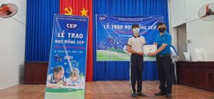 CEP trao học bổng cho con lao động nghèo hiếu học