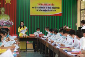 Đánh giá rõ ưu, khuyết điểm và dự báo đúng tình hình