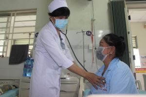 Bác sĩ trưởng khoa tận tâm với nghề