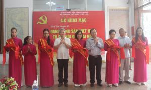 Trưng bày hơn 200 hình ảnh triển lãm Từ Đại hội đến Đại hội