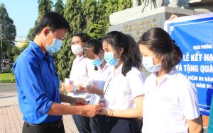 Bồi dưỡng, tạo nguồn cho Đảng