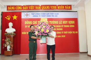Thượng tướng Lê Huy Vịnh kiểm tra công tác quân sự quốc phòng tại Nhà máy thủy điện Trị An