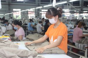 Thi đua sản xuất cuối năm